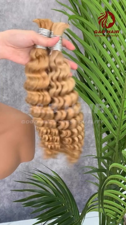 Close-up of Curly human hair in Blonde, Baby Thin